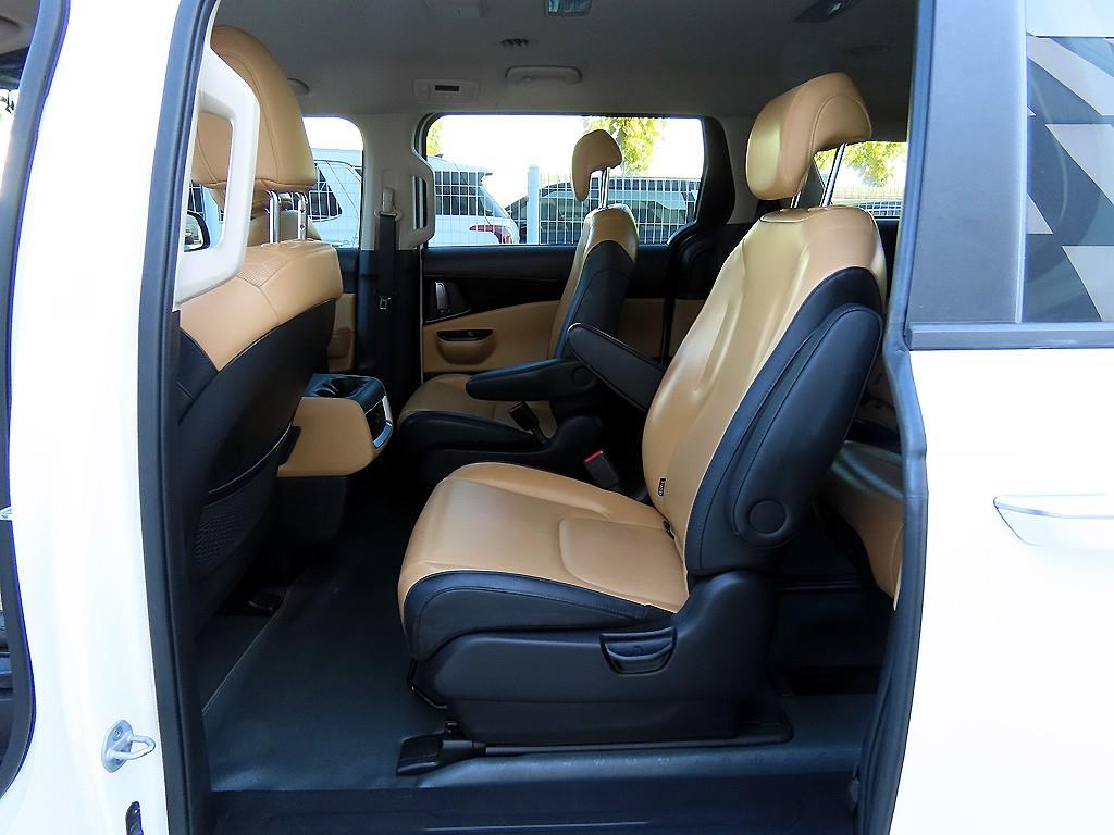 KIA Carnival - Vista 6