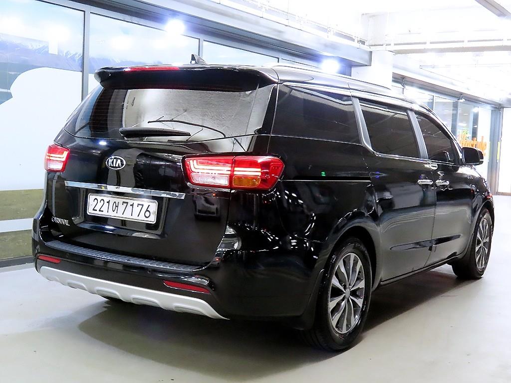 KIA Carnival - Vista 4