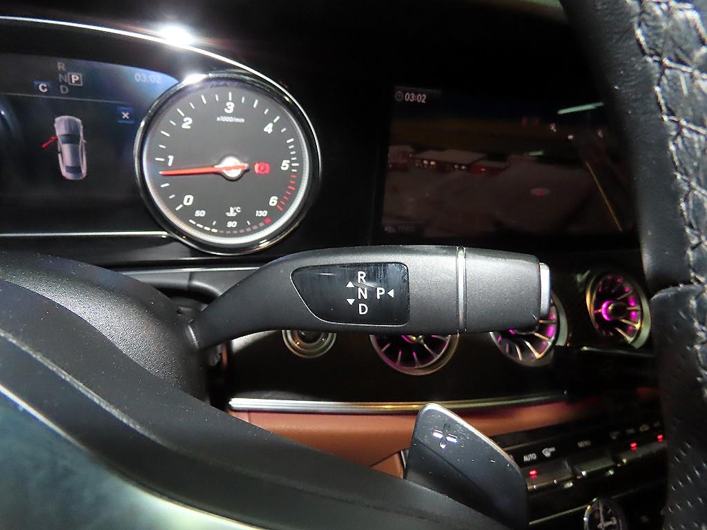 Mercedes Benz E class - Vista 12