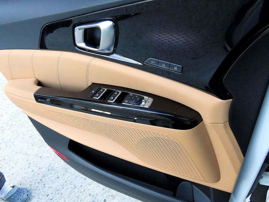 KIA Carnival - Vista 12