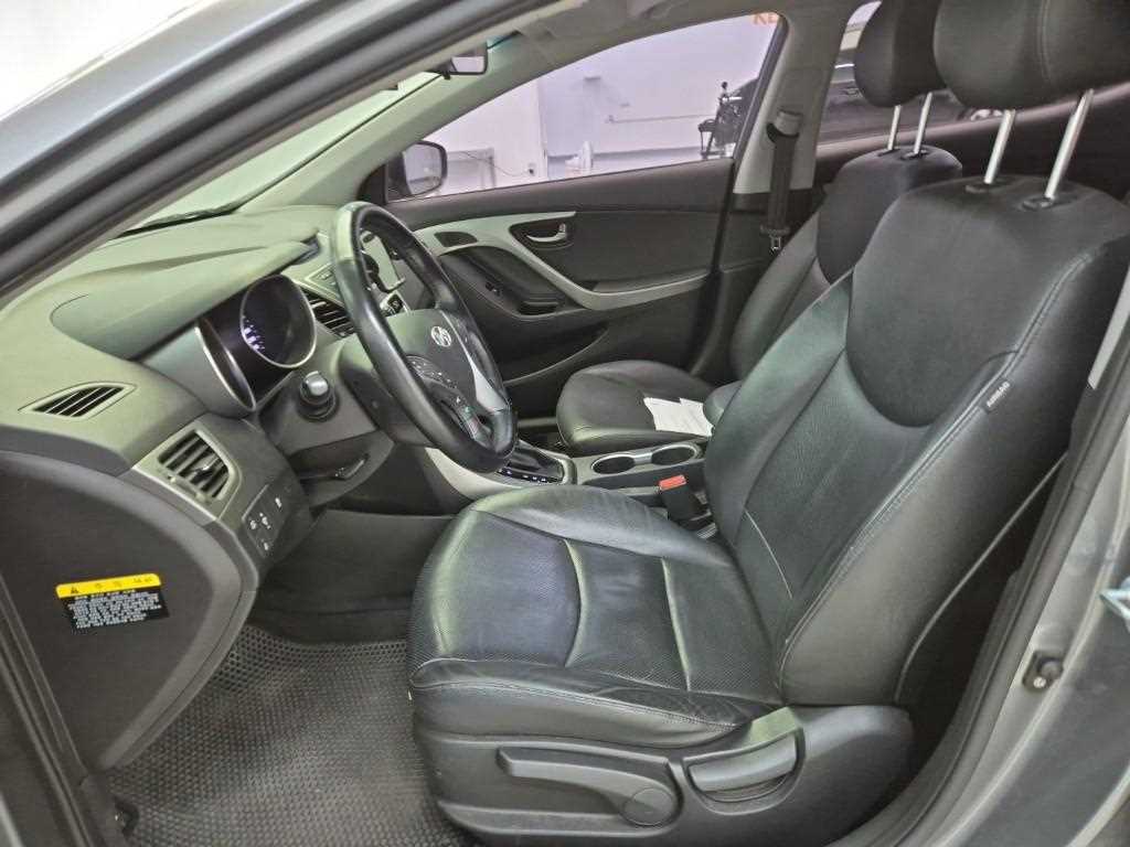 HYUNDAI Avante - Vista 11