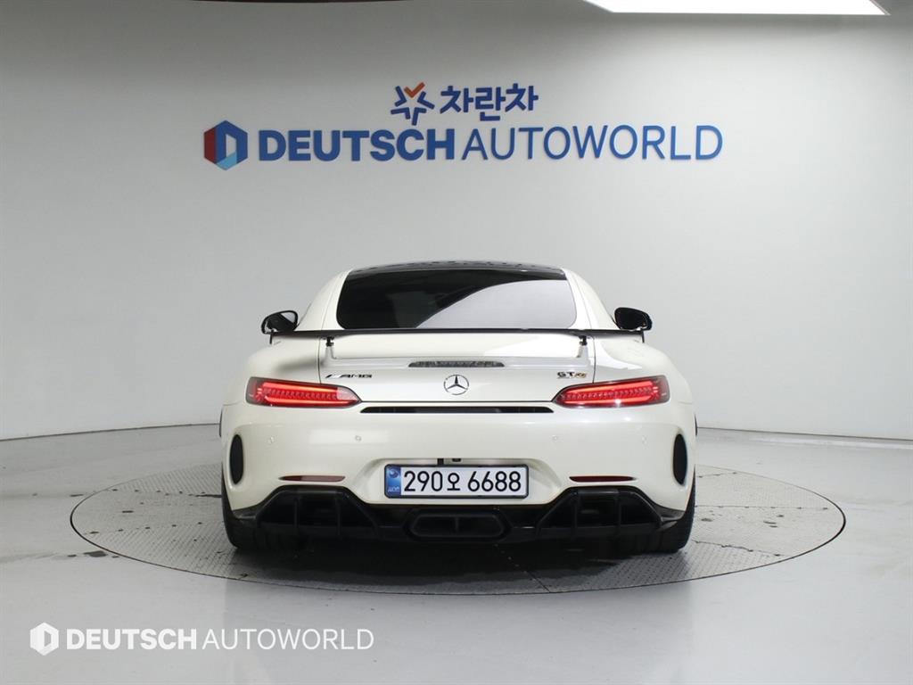 Mercedes Benz AMG GT - Vista 4