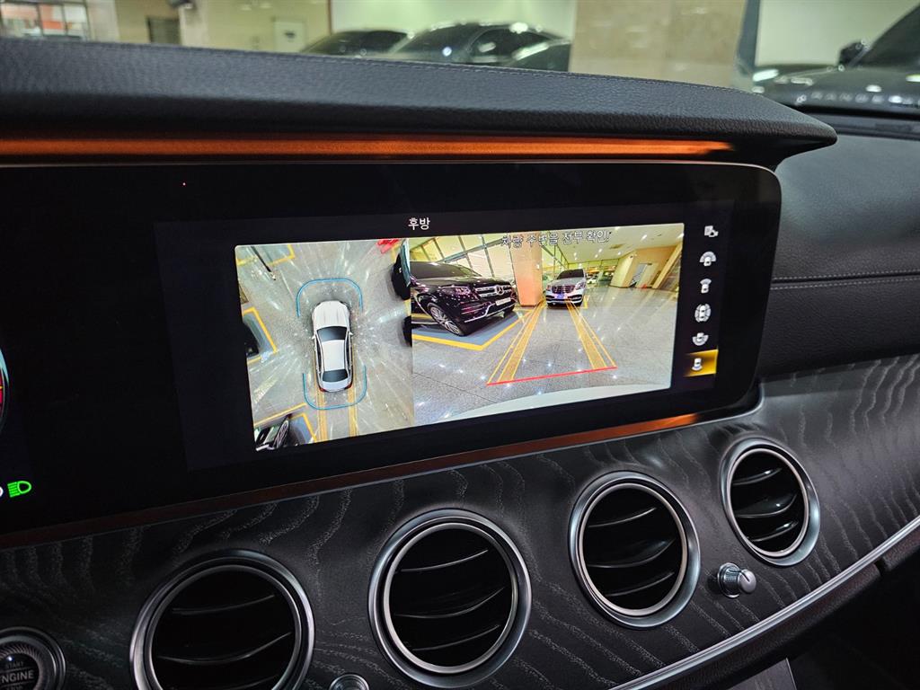 Mercedes Benz E class - Vista 9