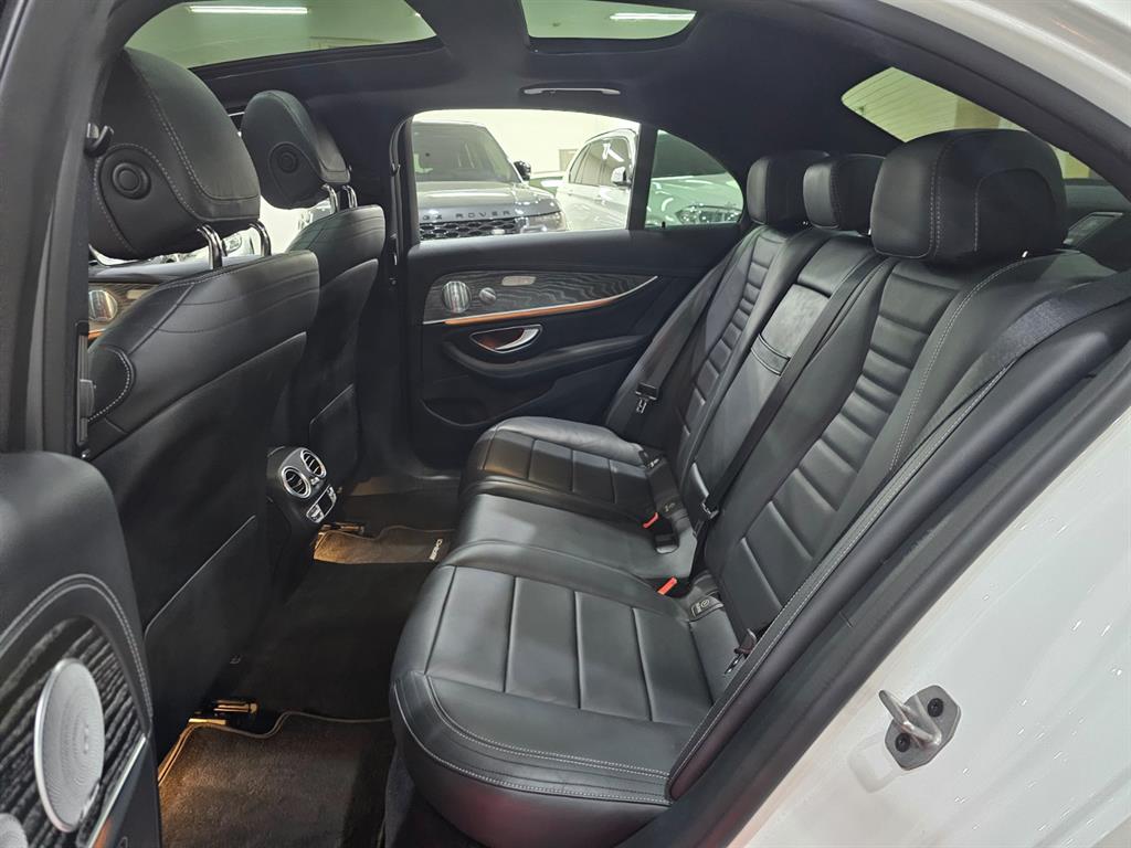 Mercedes Benz E class - Vista 11