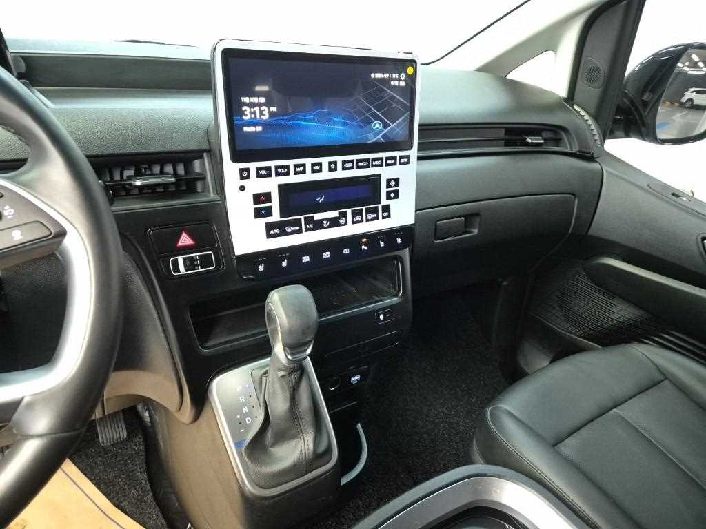 HYUNDAI Staria - Vista 10