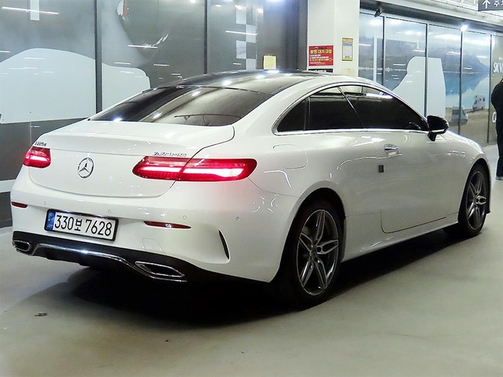 Mercedes Benz E class - Vista 4