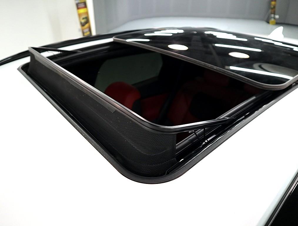 Genesis GV70 - Vista 8