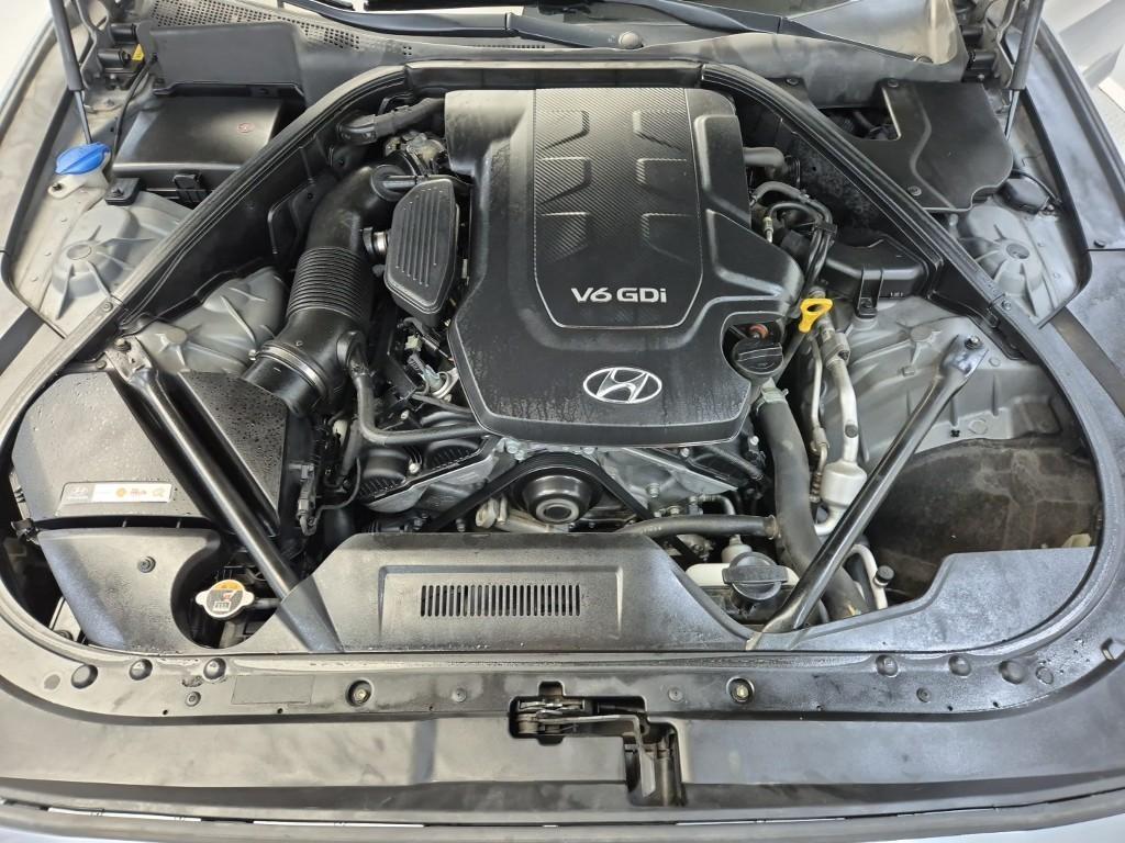 HYUNDAI Genesis - Vista 5