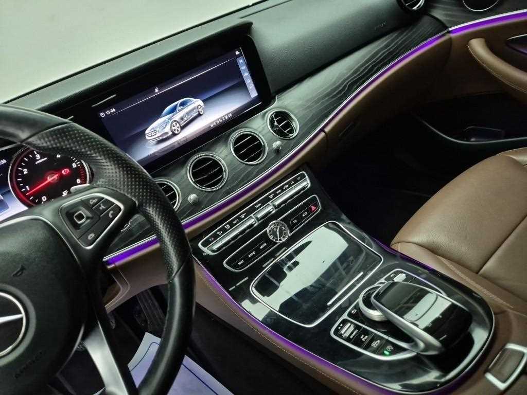 Mercedes Benz E class - Vista 10