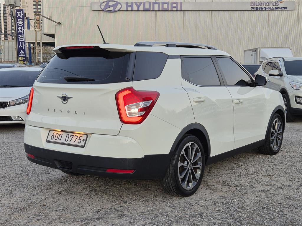 Ssangyong Tivoli - Vista 4