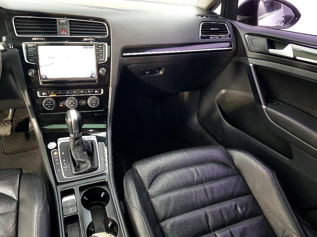 Volkswagen Golf - Vista 10