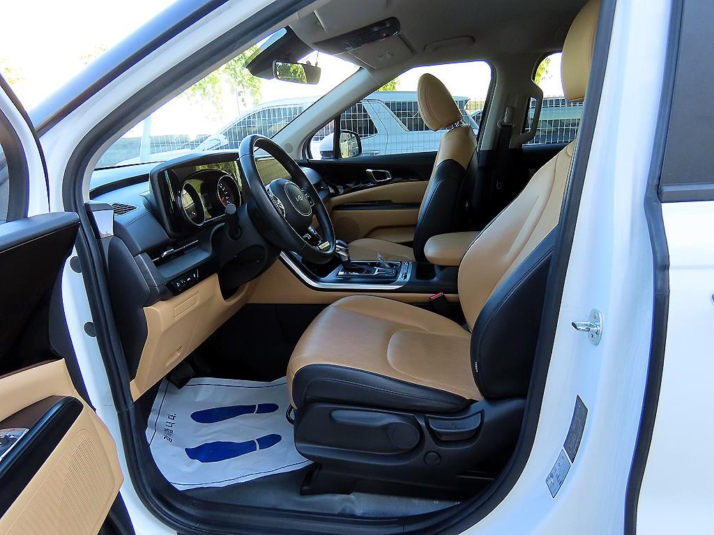 KIA Carnival - Vista 5