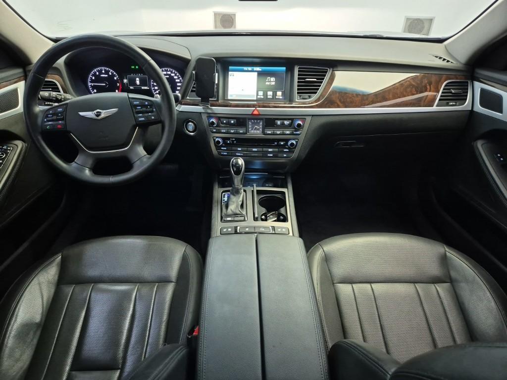 HYUNDAI Genesis - Vista 7