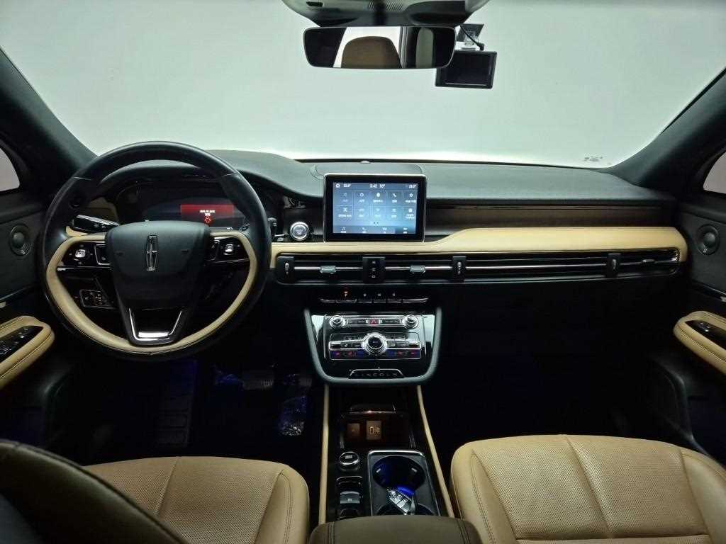 Lincoln Corsair - Vista 7