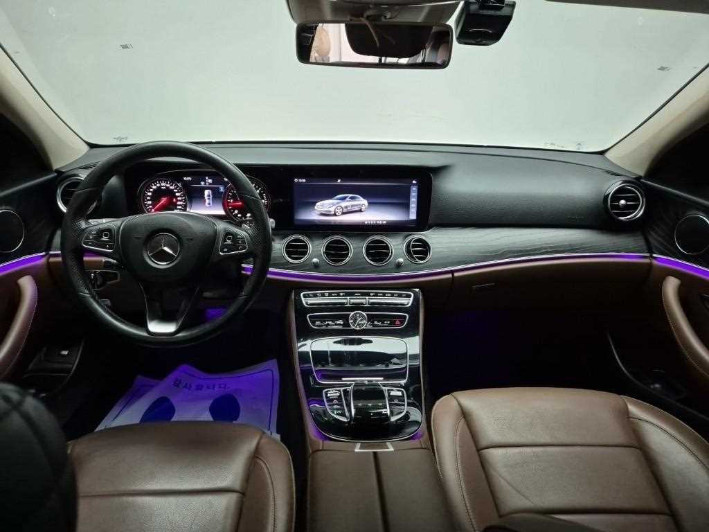 Mercedes Benz E class - Vista 7