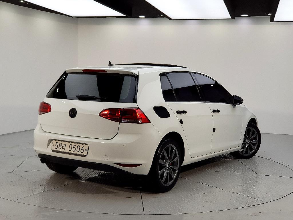 Volkswagen Golf - Vista 4