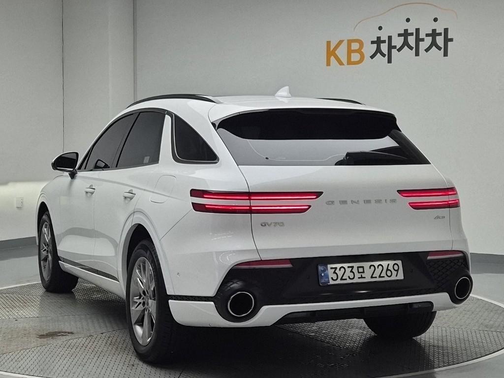 Genesis GV70 - Vista 4