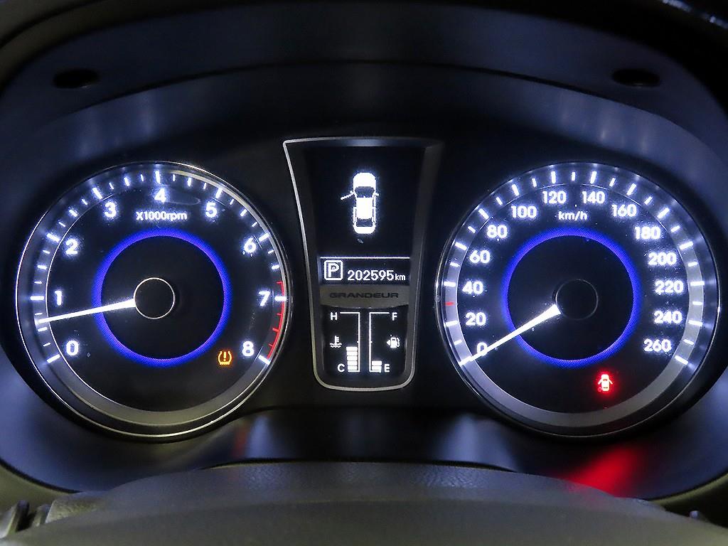 HYUNDAI Grandeur - Vista 9