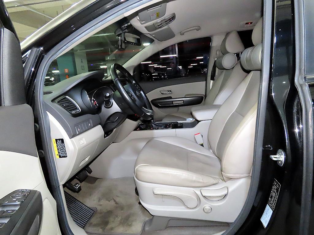 KIA Carnival - Vista 6