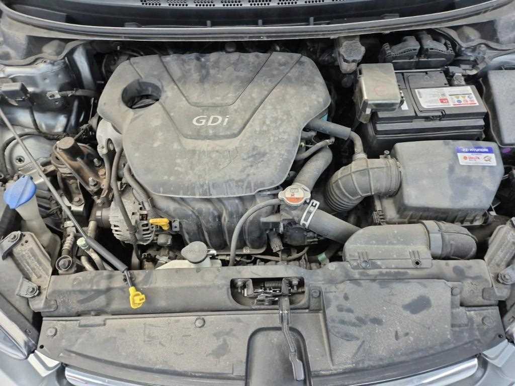 HYUNDAI Avante - Vista 5