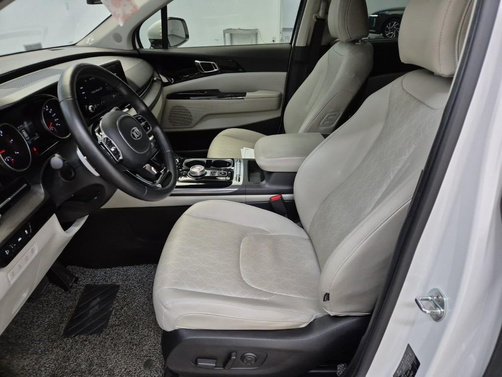 KIA Carnival - Vista 9