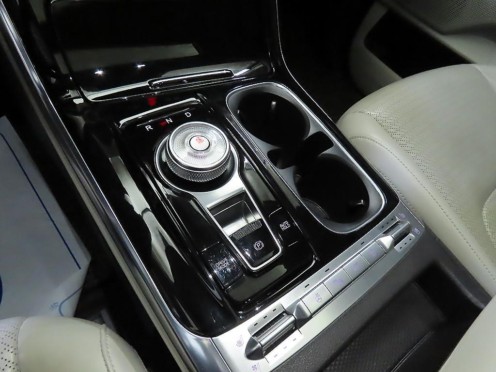 KIA Carnival - Vista 12