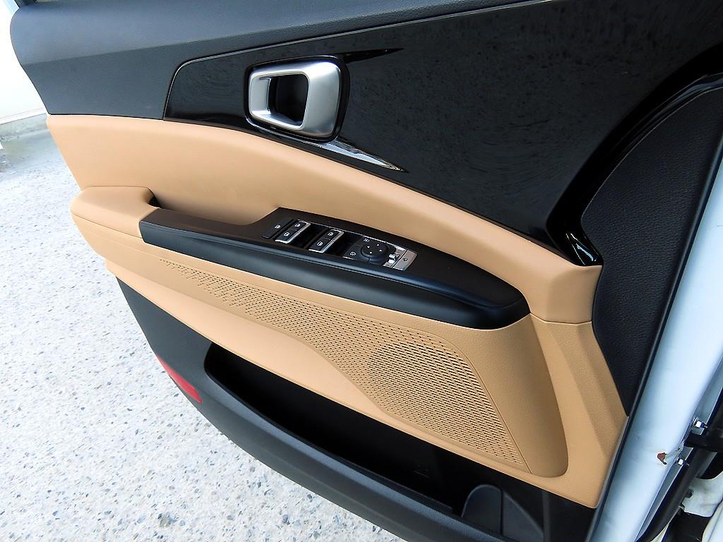 KIA Carnival - Vista 12