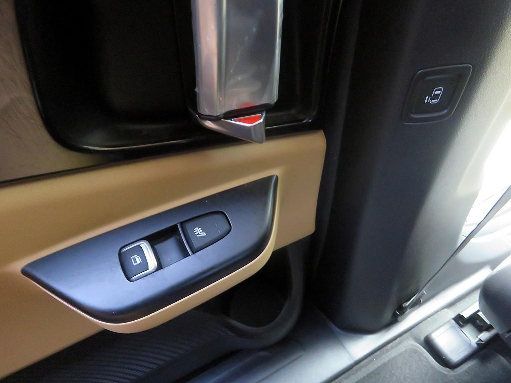 KIA Carnival - Vista 10