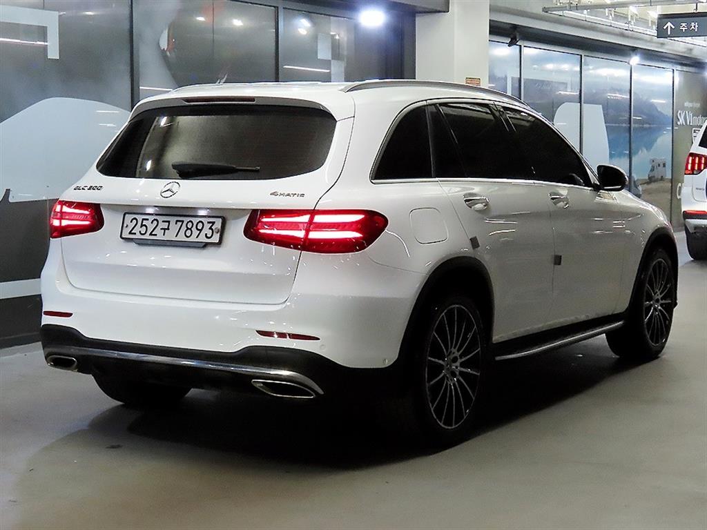 Mercedes Benz GLC Class - Vista 4