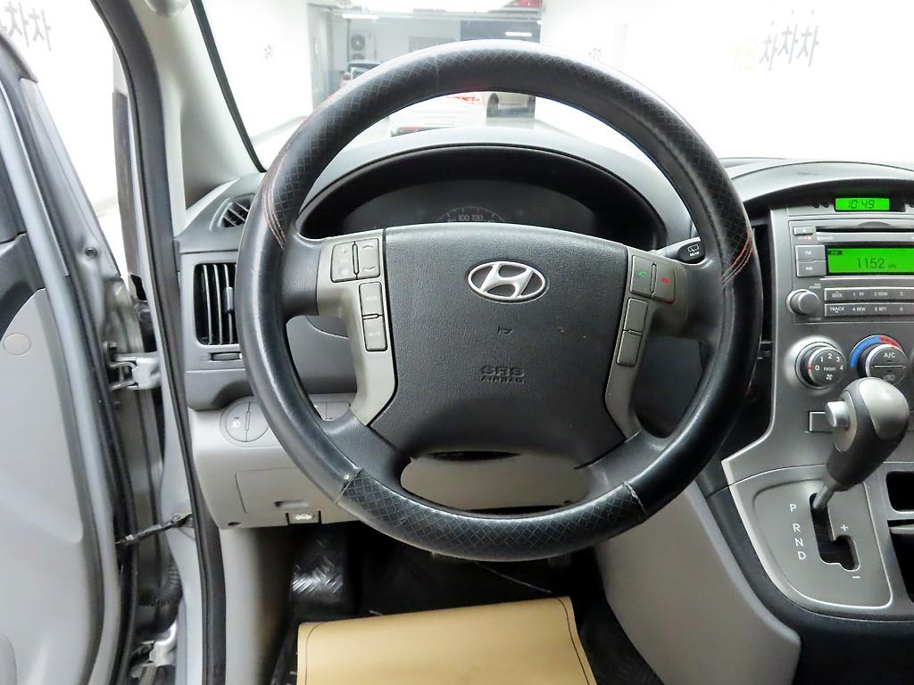 HYUNDAI Starex - Vista 8