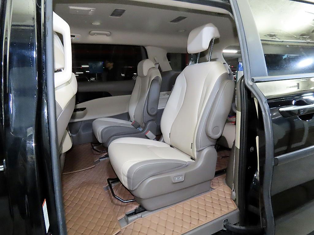 KIA Carnival - Vista 7