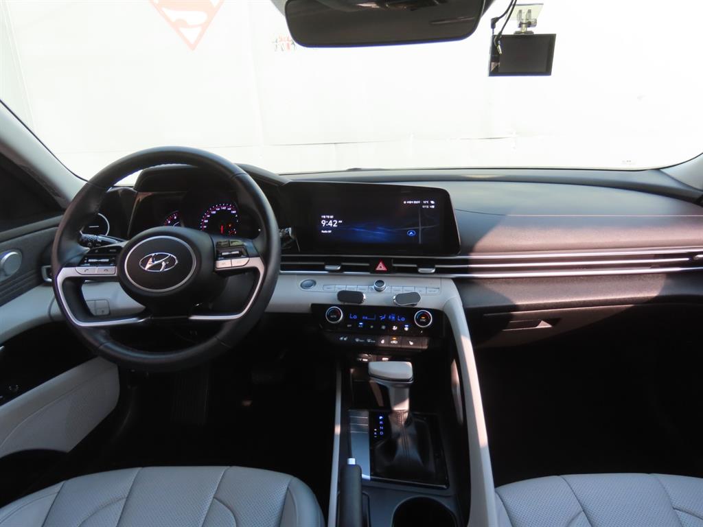 HYUNDAI Avante - Vista 11