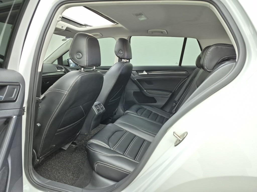 Volkswagen Golf - Vista 12