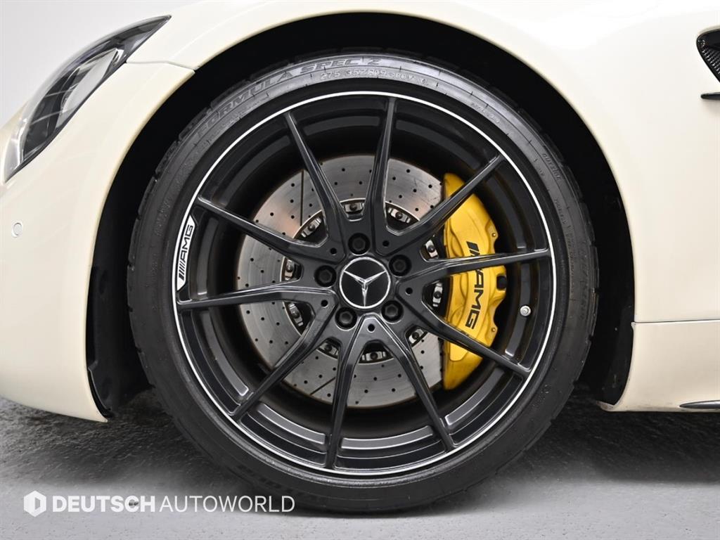 Mercedes Benz AMG GT - Vista 5