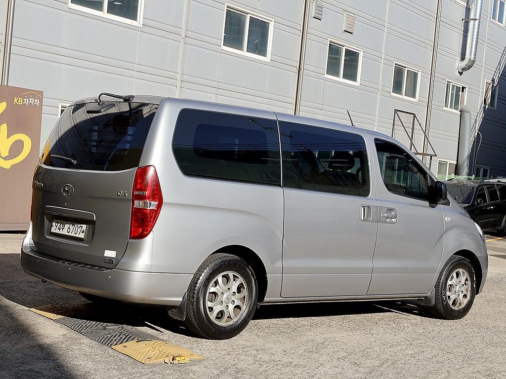HYUNDAI Starex - Vista 7