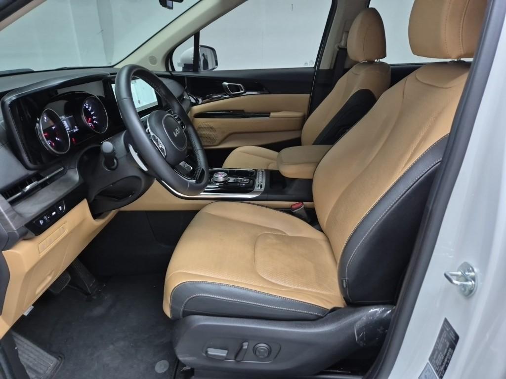 KIA Carnival - Vista 12
