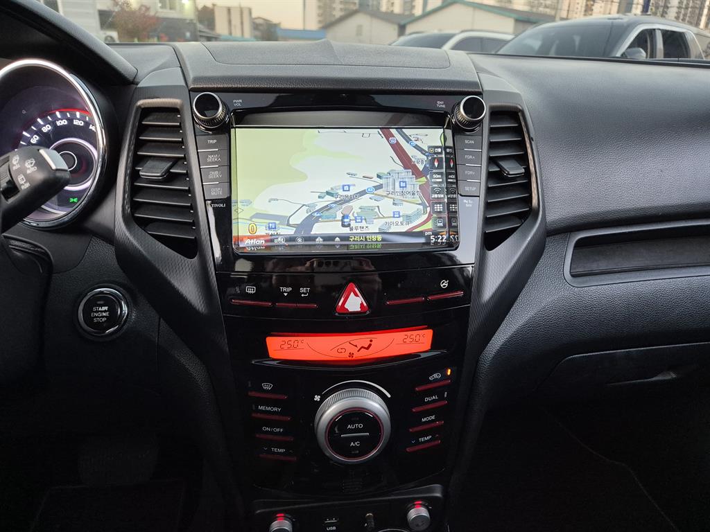 Ssangyong Tivoli - Vista 9