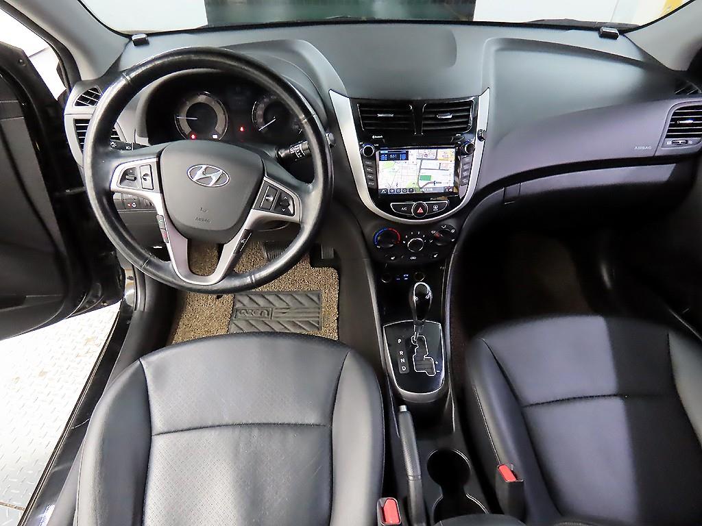 HYUNDAI Accent - Vista 7