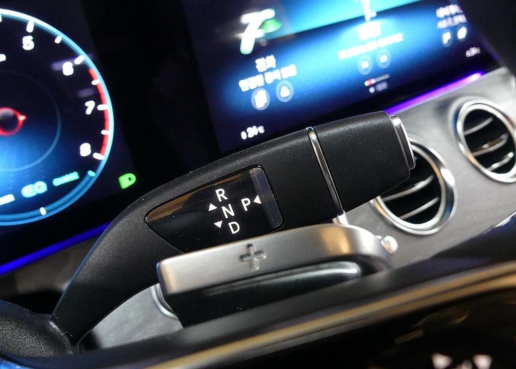 Mercedes Benz E class - Vista 7