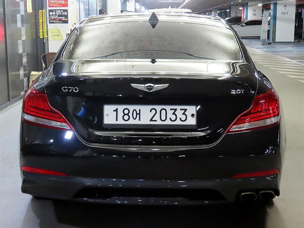 Genesis G70 - Vista 5