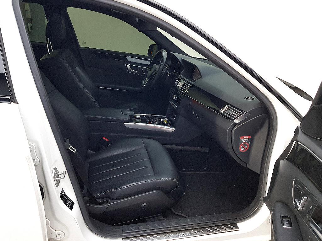 Mercedes Benz E class - Vista 12