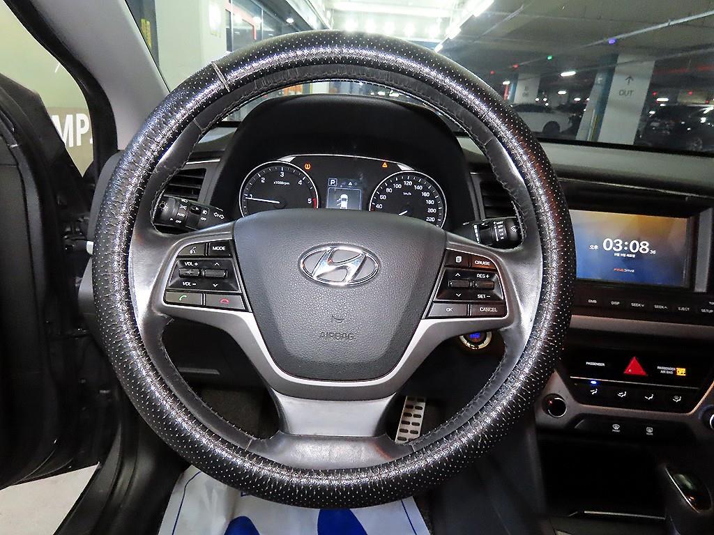 HYUNDAI Avante - Vista 8