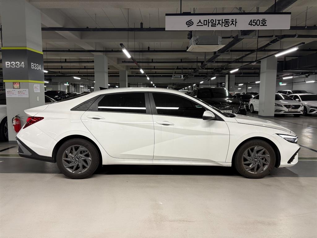 HYUNDAI Avante - Vista 3