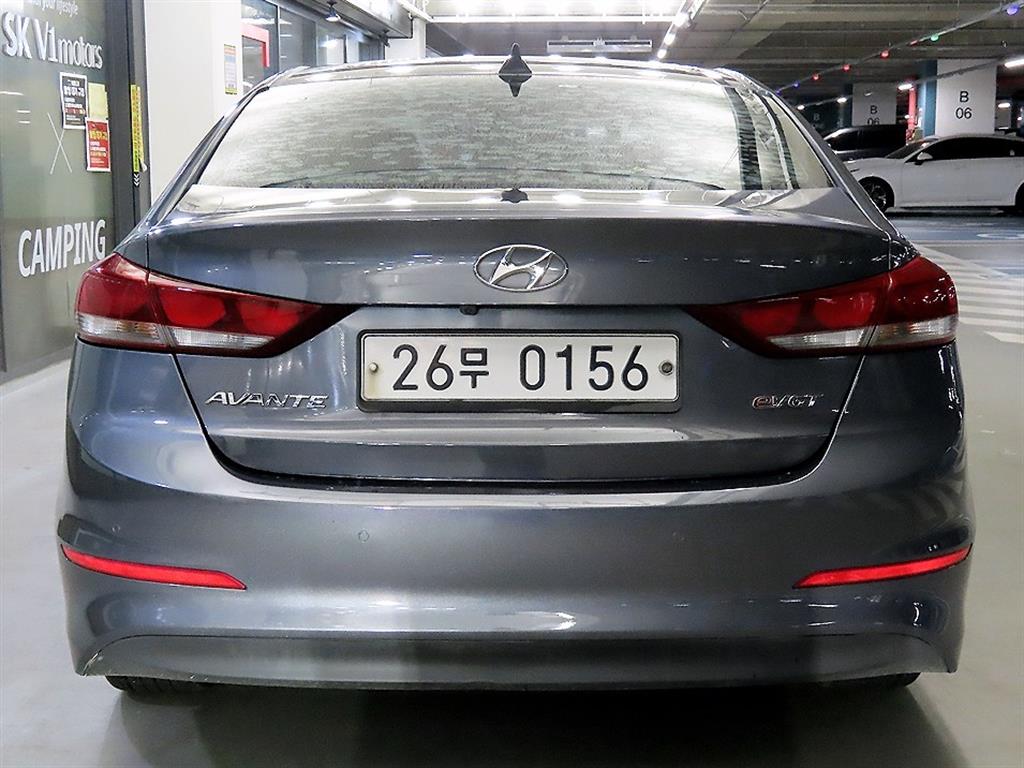 HYUNDAI Avante - Vista 5