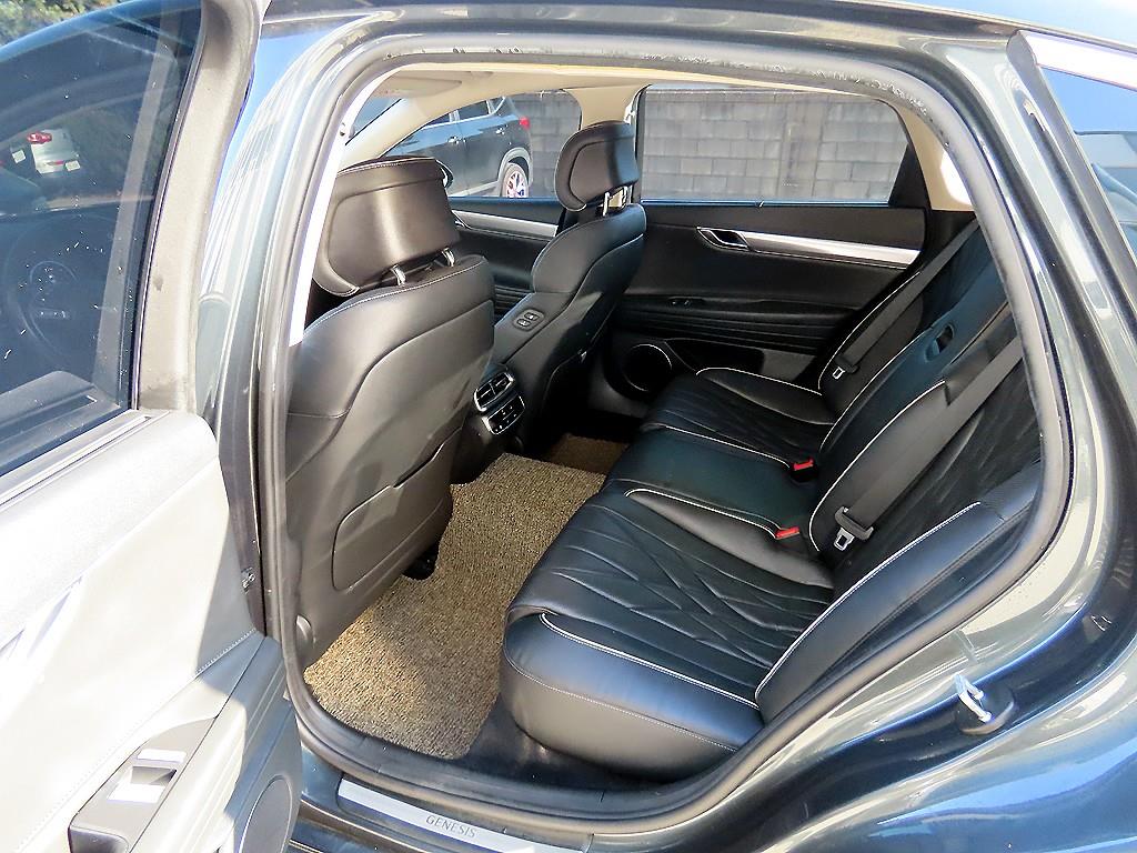 Genesis G80 - Vista 6