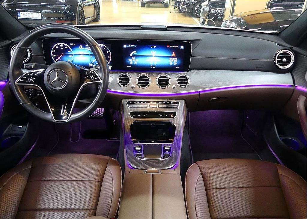 Mercedes Benz E class - Vista 4