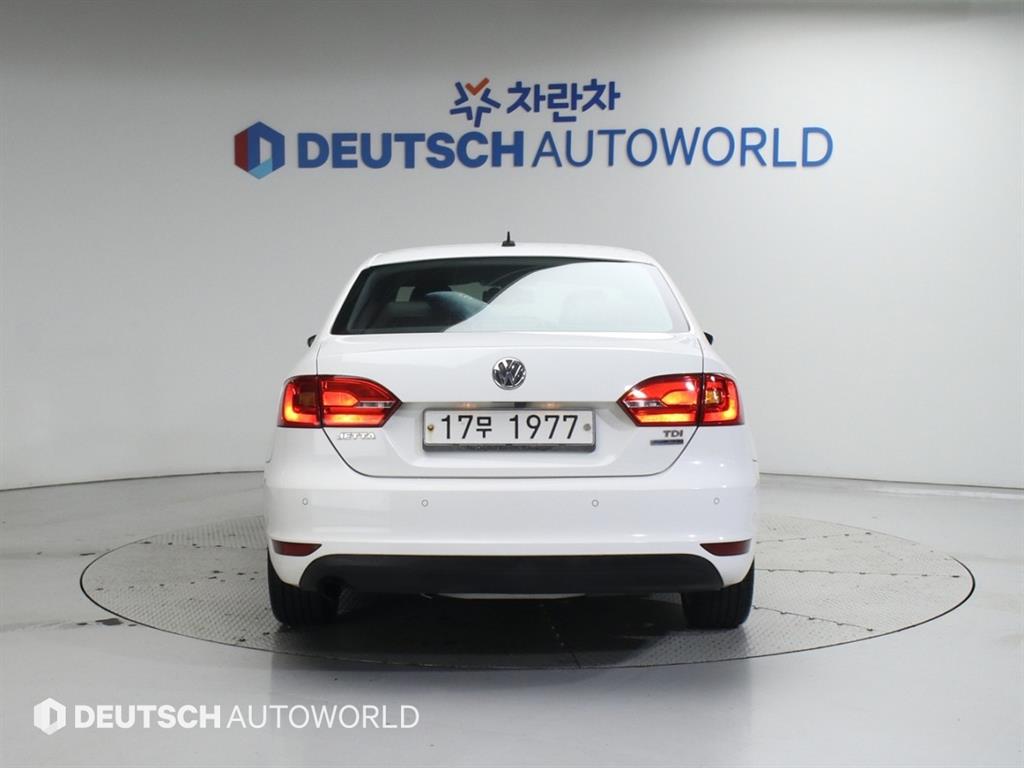 Volkswagen Jetta - Vista 4