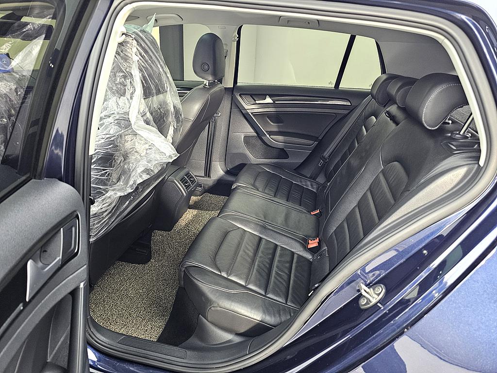 Volkswagen Golf - Vista 9