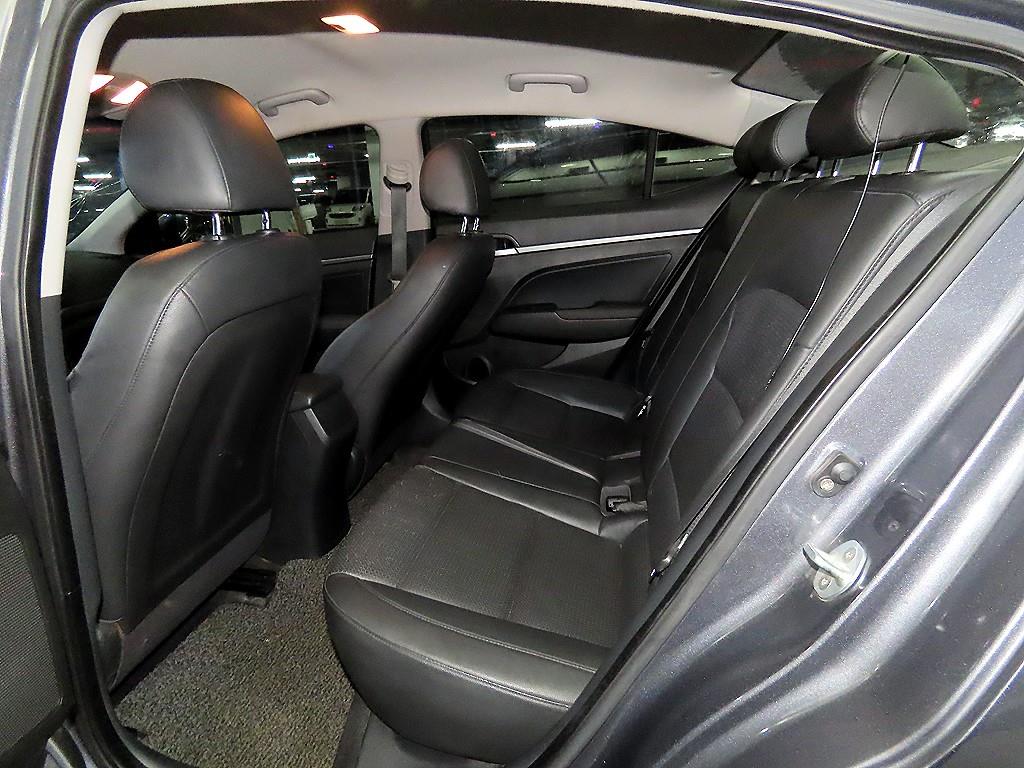 HYUNDAI Avante - Vista 7