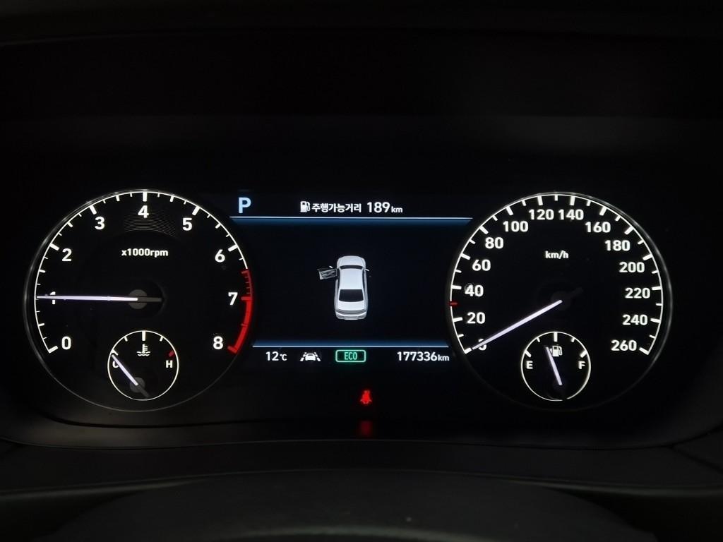 Genesis G90 - Vista 6